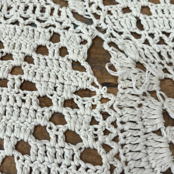 Imperial Elegance Tablecloth Cream Knit Floral Linen & Cotton Blend 48x29 - Picture 4 of 11